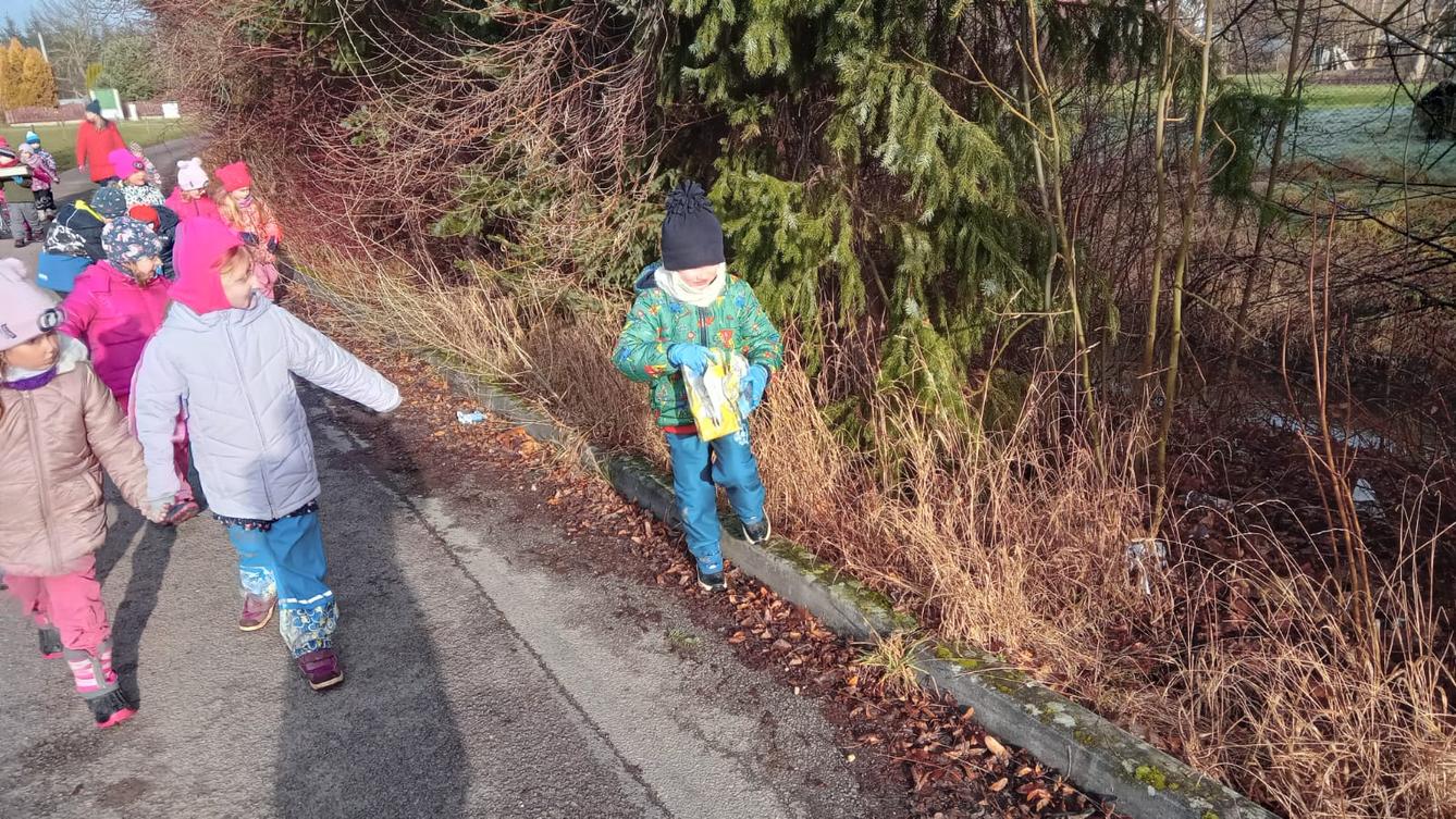 Děti pomáhají chránit přírodu aneb pryč s odpadky - 6