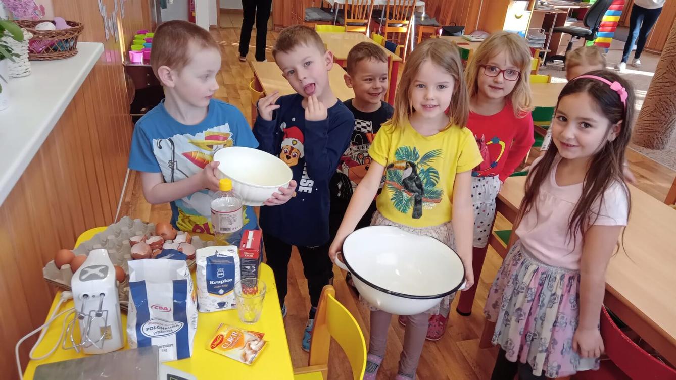 Pohádka o Červené Karkulce aneb jak jsme pekli bábovku... - 1