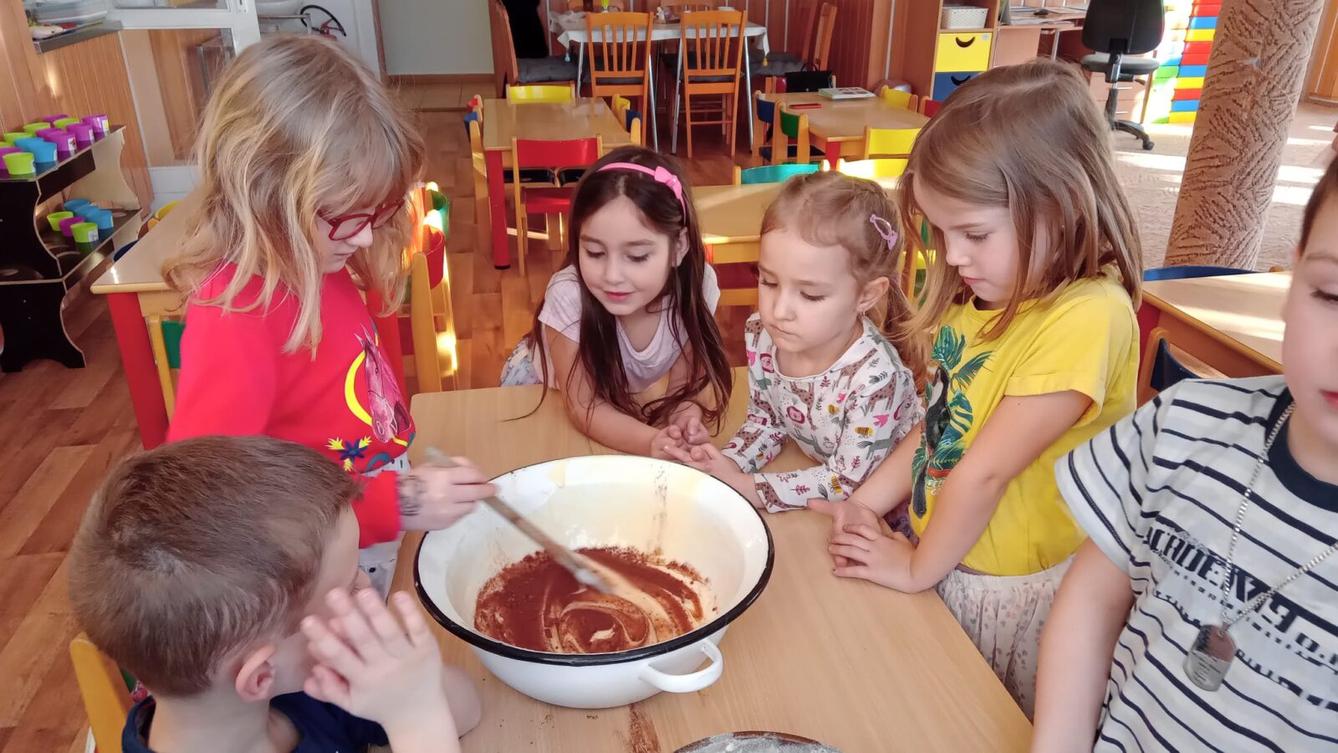 Pohádka o Červené Karkulce aneb jak jsme pekli bábovku... - 3