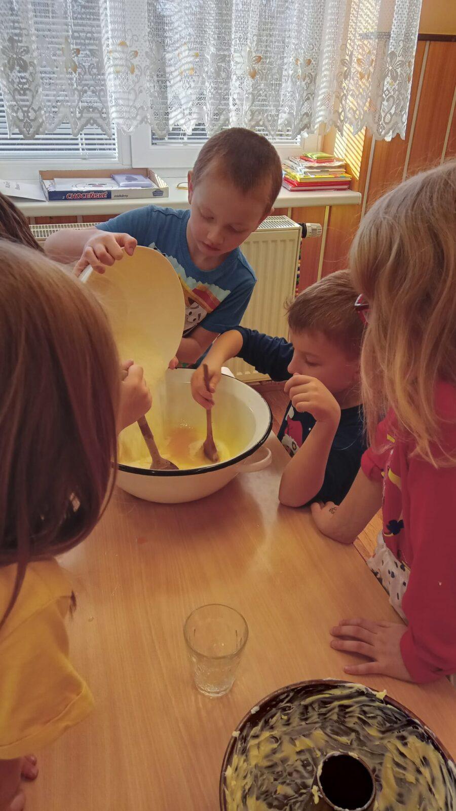 Pohádka o Červené Karkulce aneb jak jsme pekli bábovku... - 7