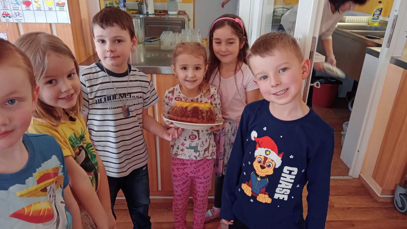 Pohádka o Červené Karkulce aneb jak jsme pekli bábovku... - 9