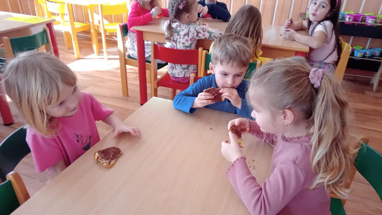 Pohádka o Červené Karkulce aneb jak jsme pekli bábovku... - 11