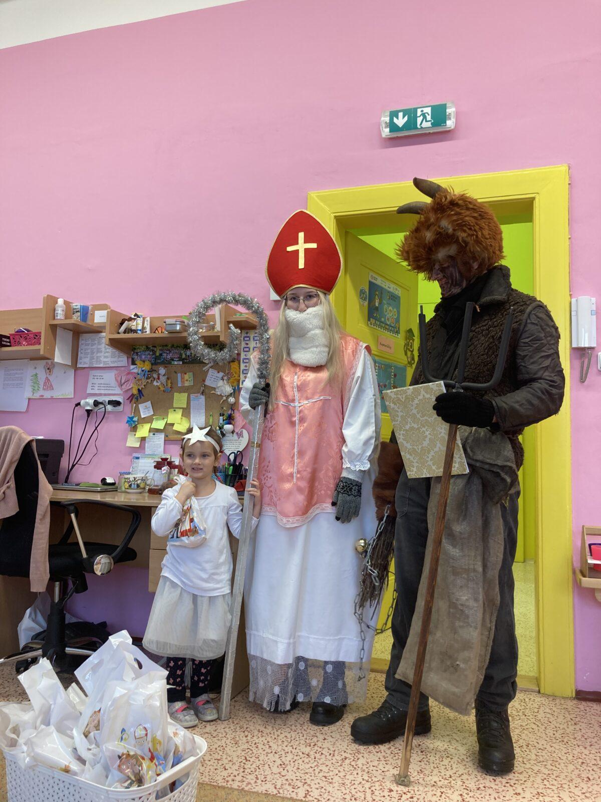 Návštěva MIKULÁŠE a ČERTÍKA ve školce :-) - 5