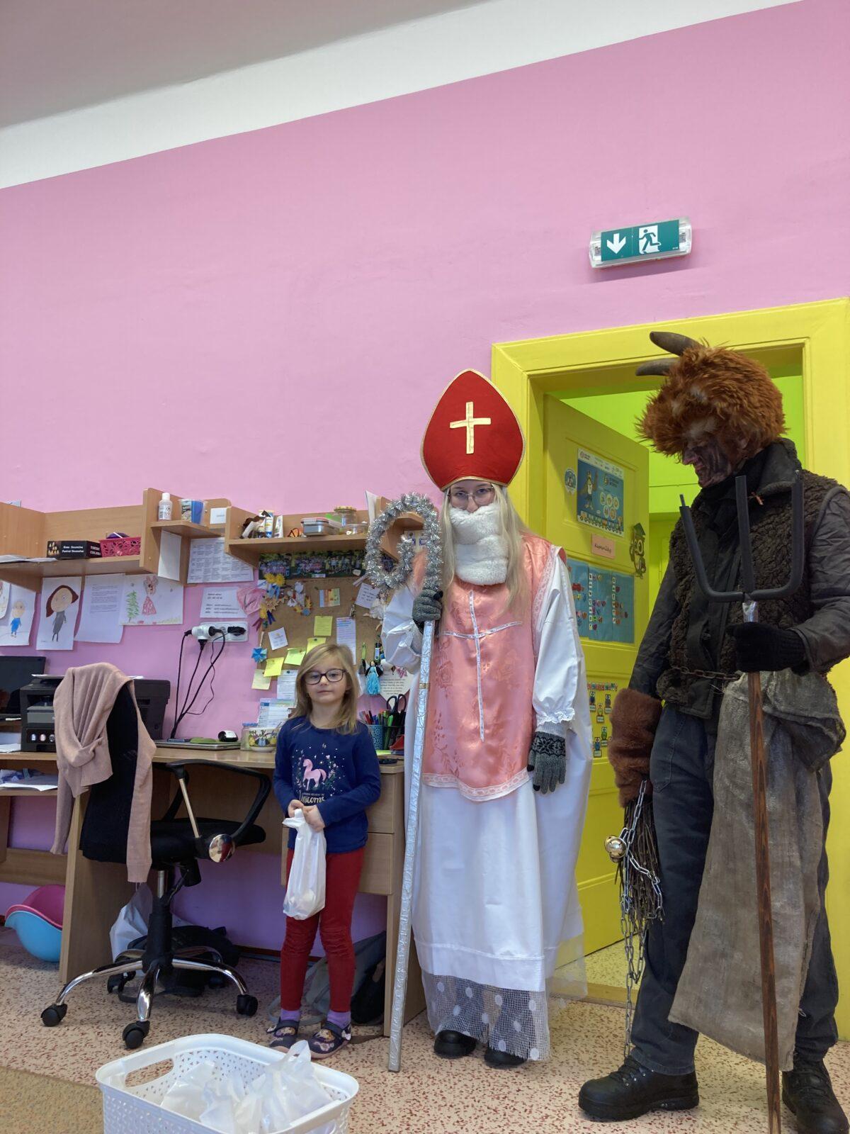 Návštěva MIKULÁŠE a ČERTÍKA ve školce :-) - 12