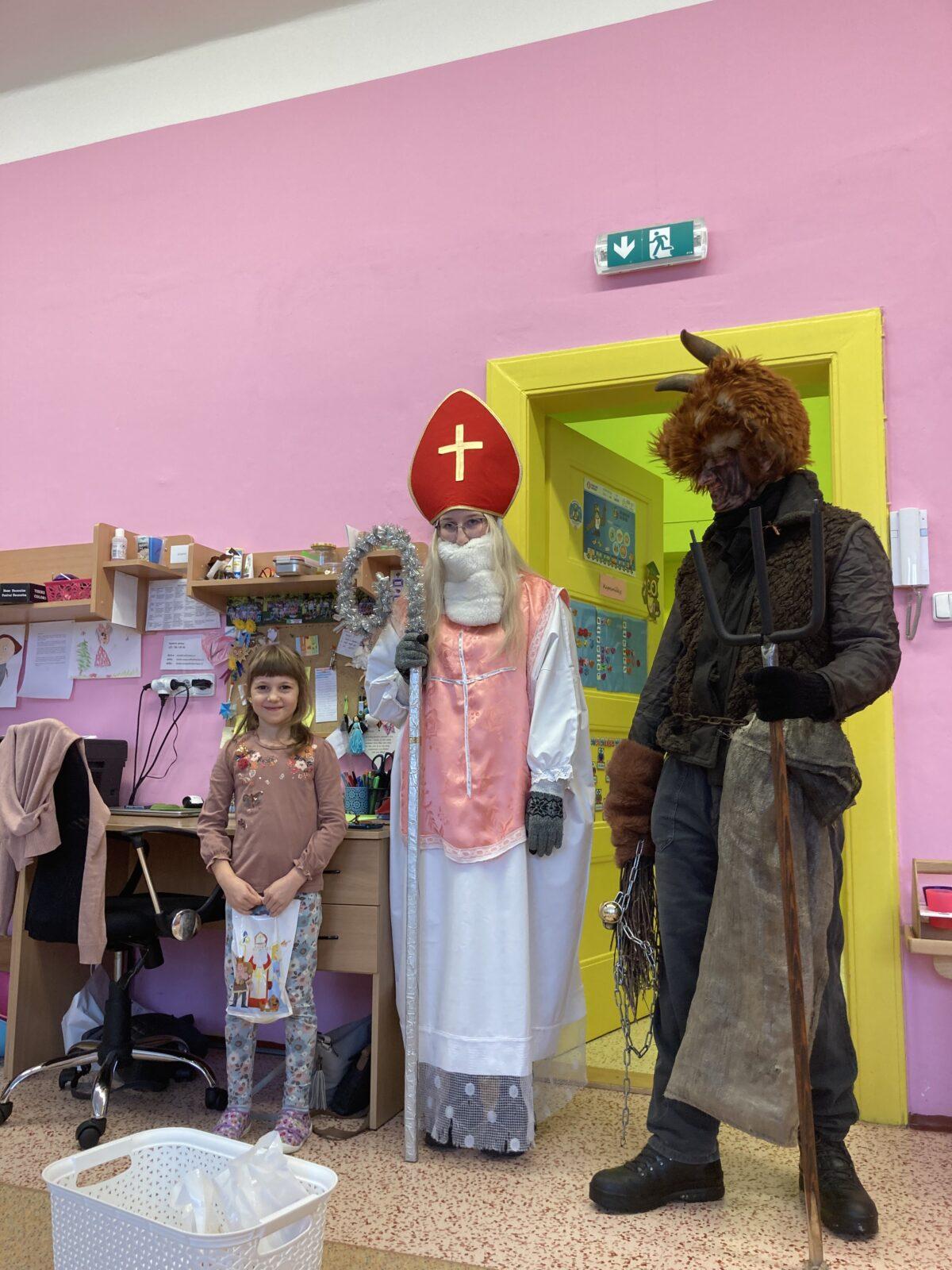 Návštěva MIKULÁŠE a ČERTÍKA ve školce :-) - 13