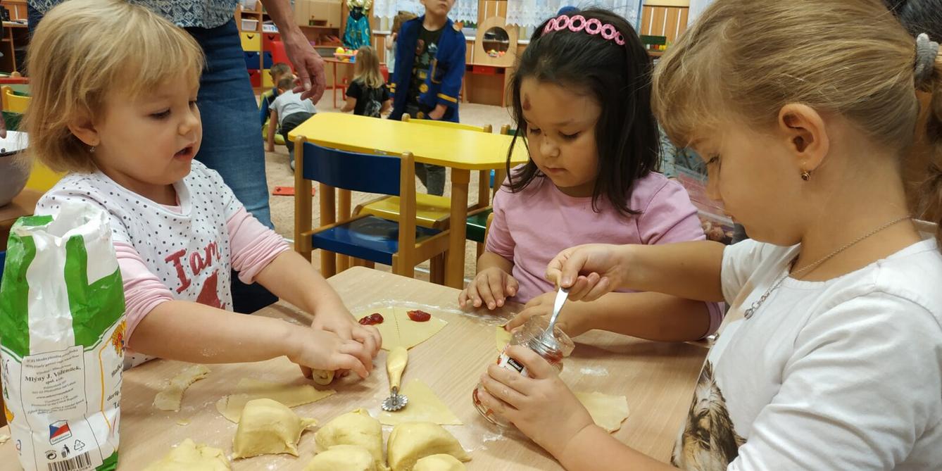 Pečení svatomartinských rohlíčků - 7