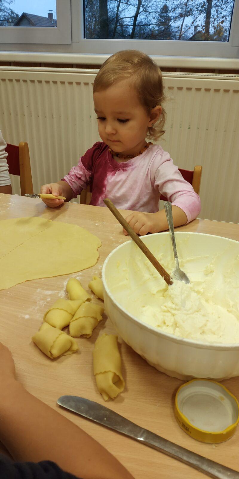 Pečení svatomartinských rohlíčků - 13