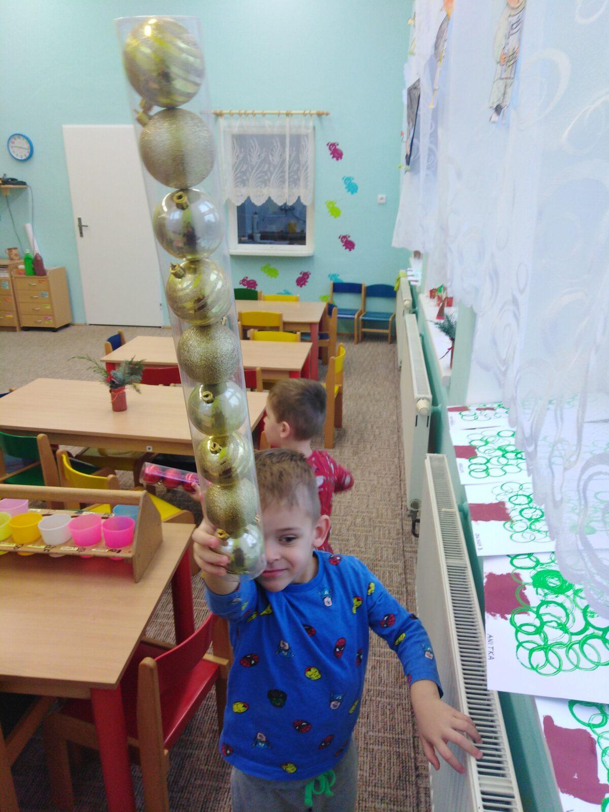 Zdobíme stromeček - 2