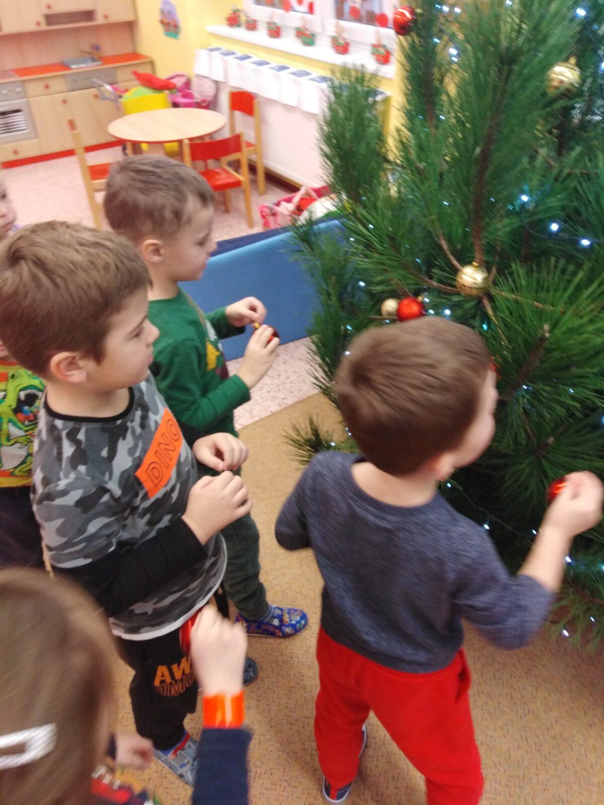 Zdobíme stromeček - 13