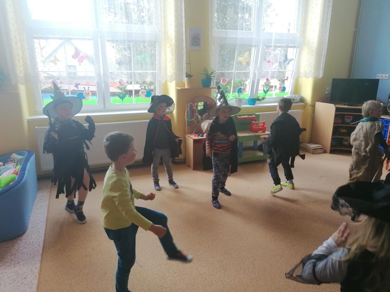 Čarodějnický rej v MŠ :-) - 55