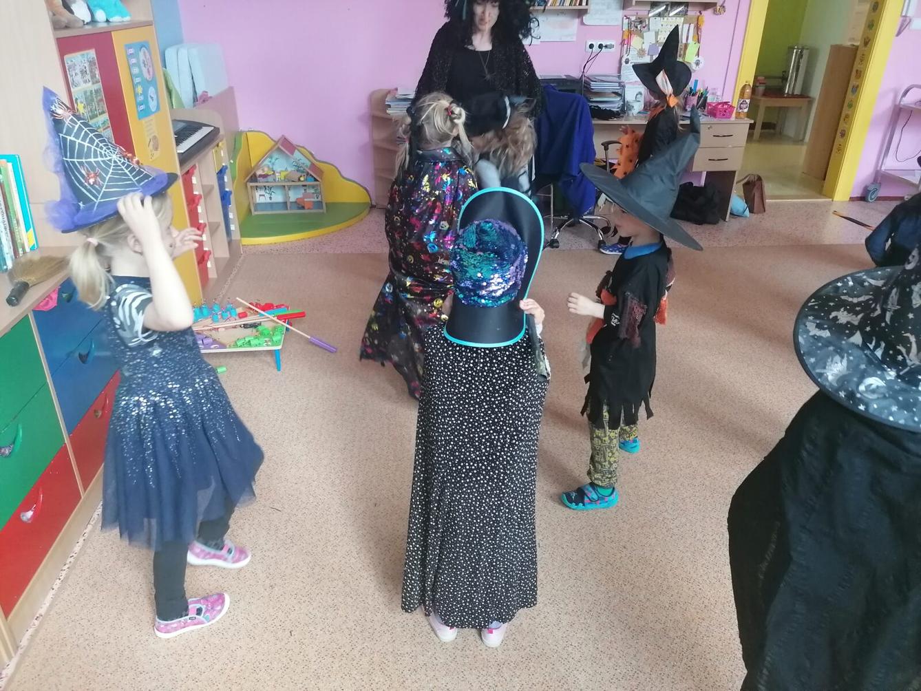 Čarodějnický rej v MŠ :-) - 58