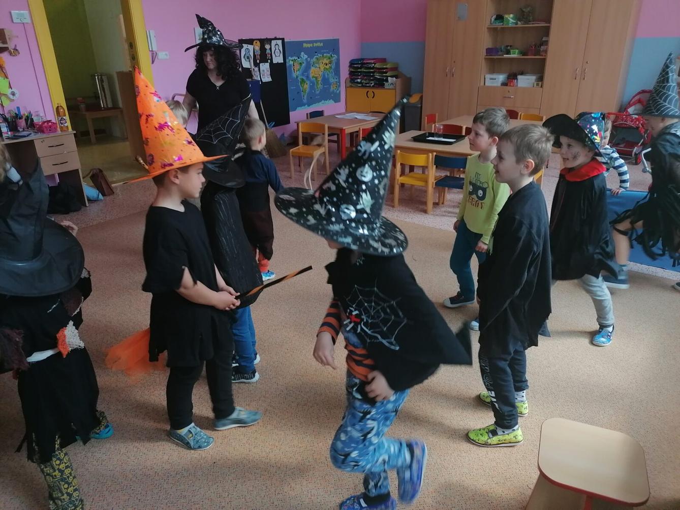 Čarodějnický rej v MŠ :-) - 59