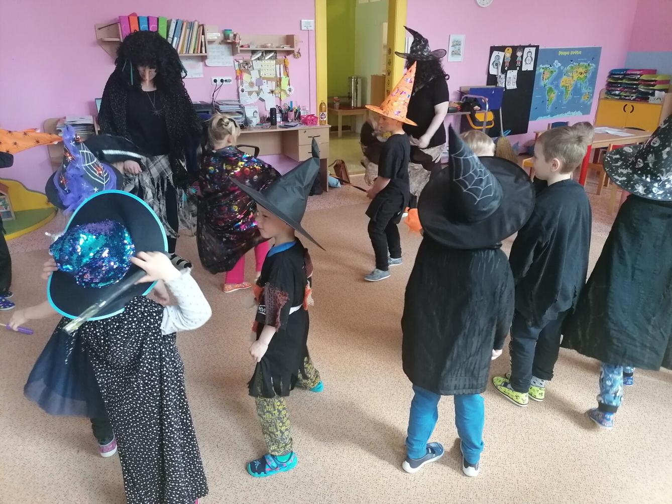 Čarodějnický rej v MŠ :-) - 60