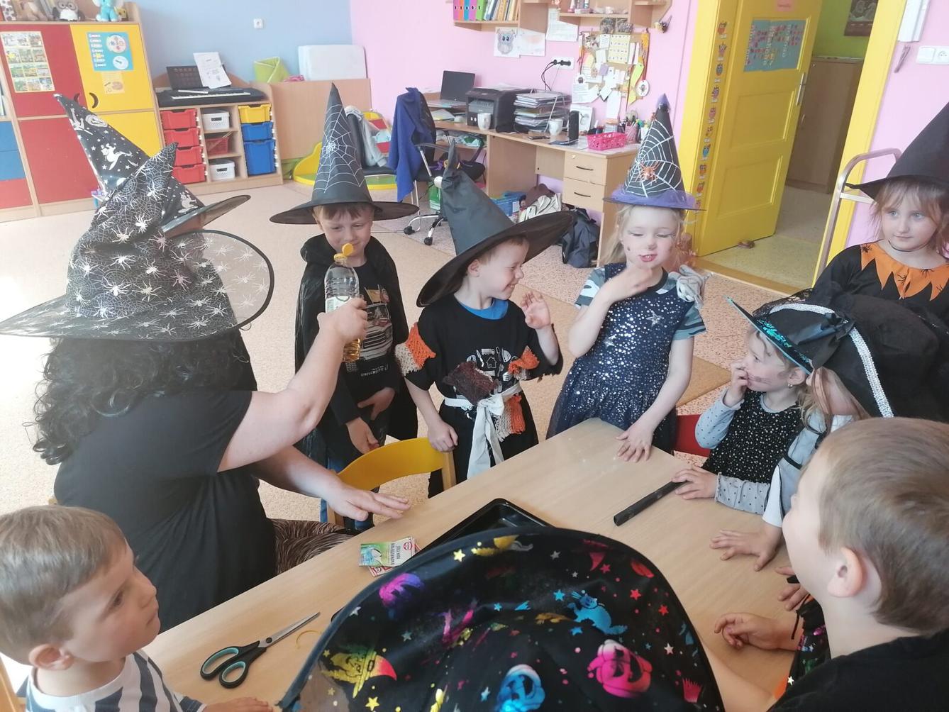 Čarodějnický rej v MŠ :-) - 63