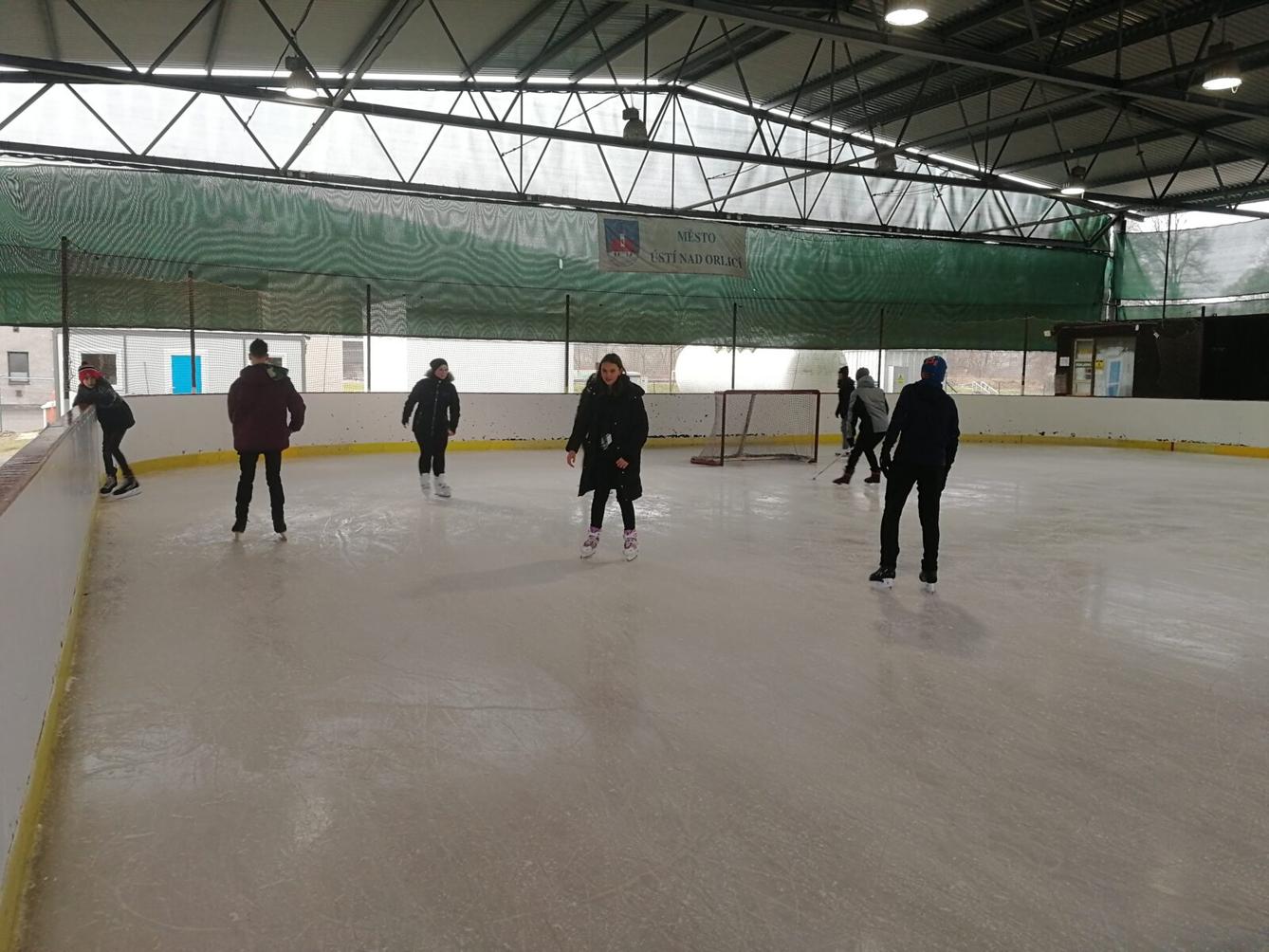 Osmáci a deváťáci na ledě - 31.1. - 5