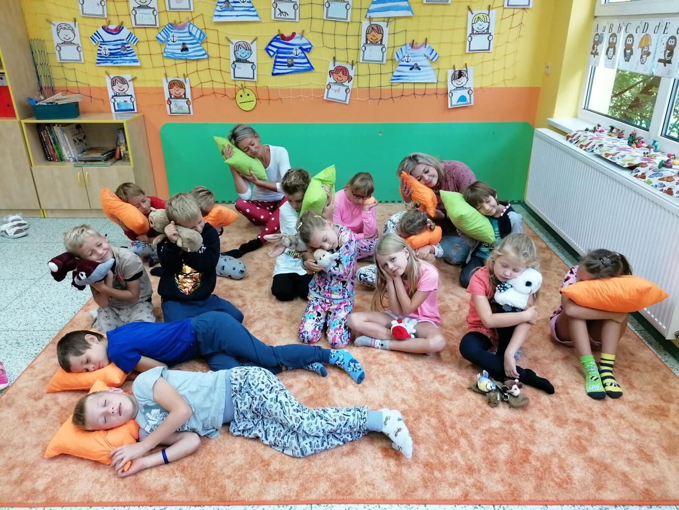 Barevný týden - pyžamový pátek - 5