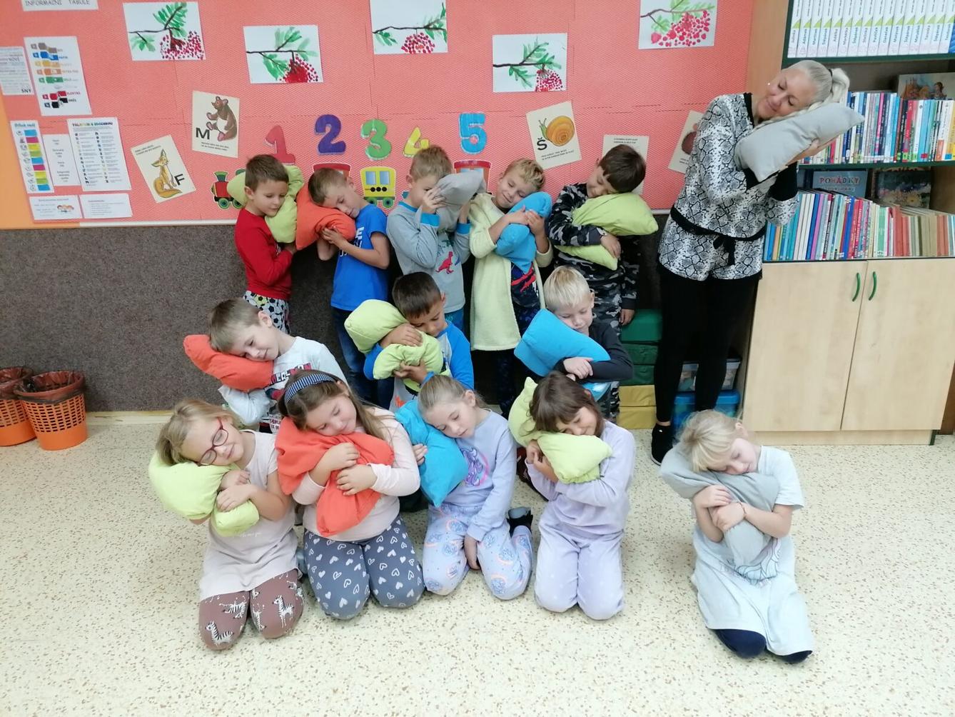 Barevný týden - pyžamový pátek - 6