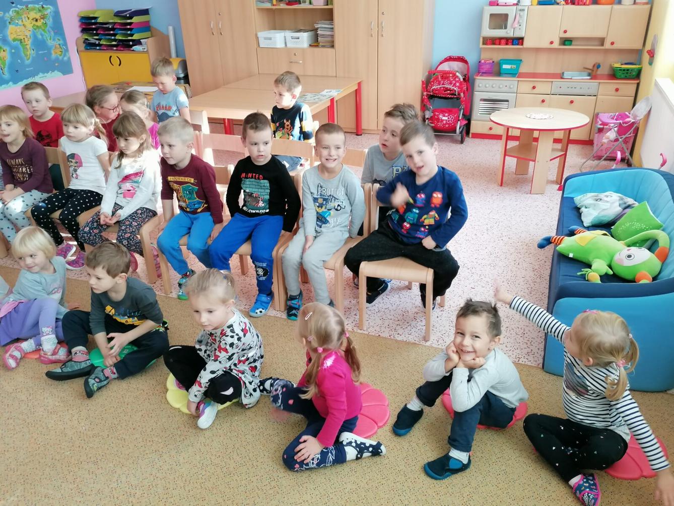 DIVADÉLKO v MŠ - "O Nanynce" - 1