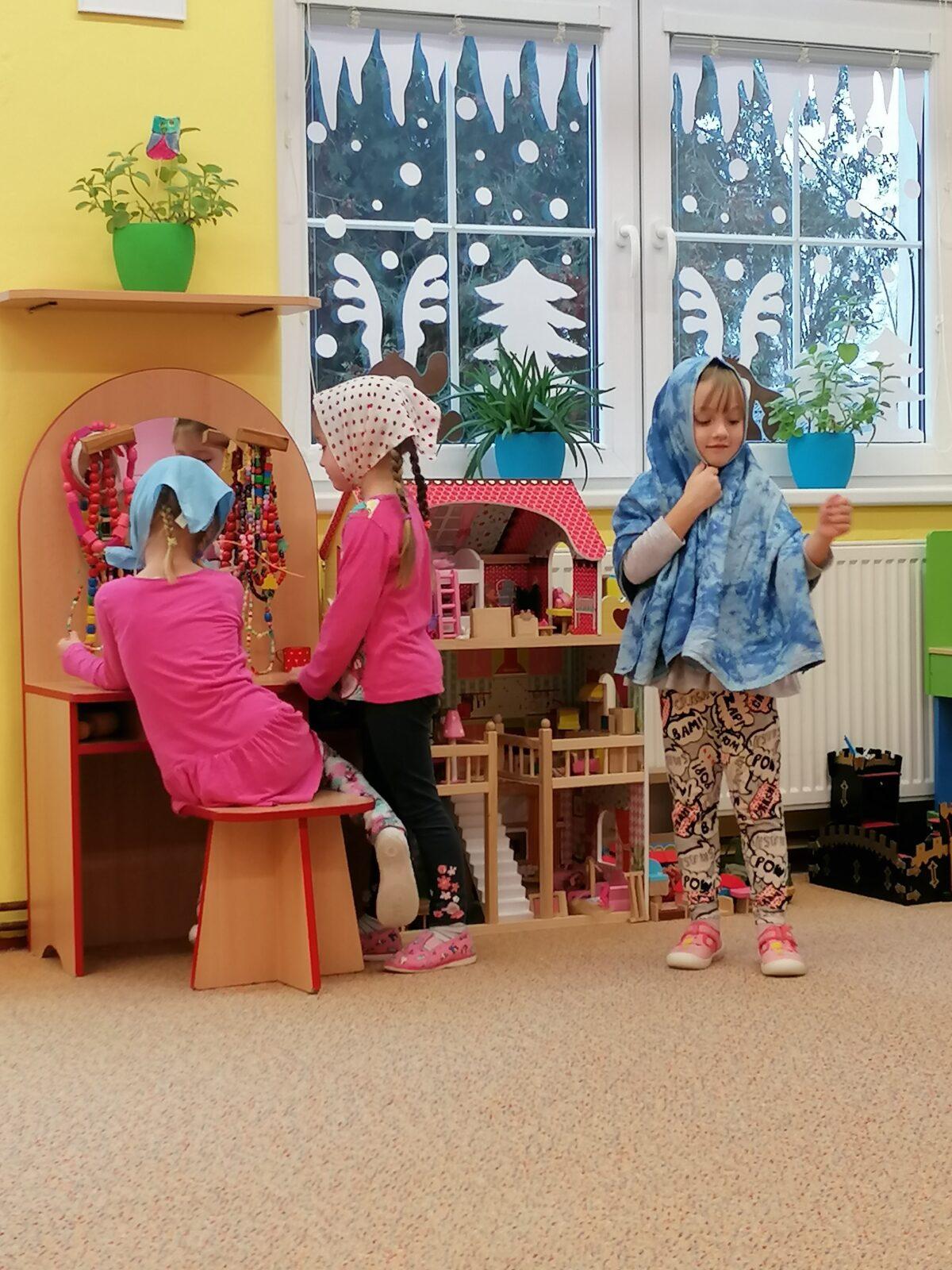 Sovičky hrají pohádku: "O DVANÁCTI MĚSÍČKÁCH" :-) - 18