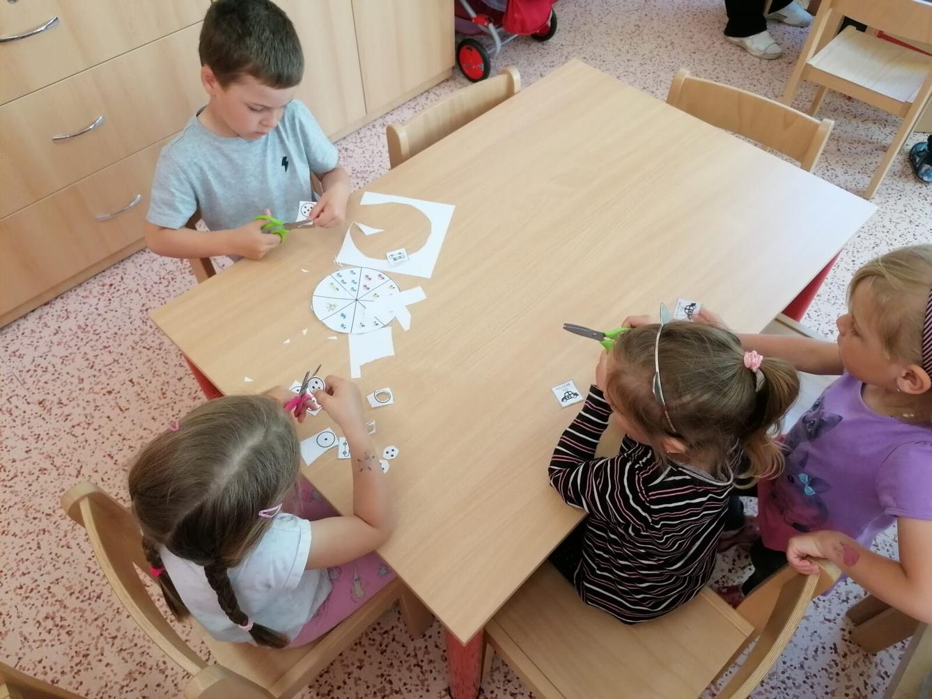 Broučci a Sovičky pracují společně :-) - 2