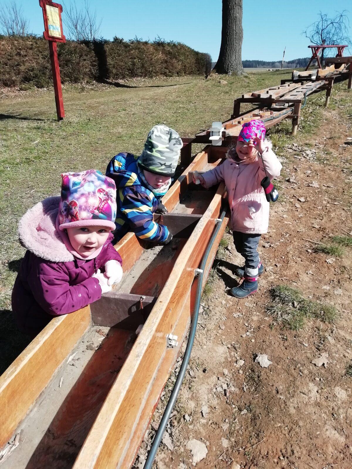 BROUČCI - ,,O ZAKLETÝCH STROMECH, PŘIŠLO JARO DO VSI´´ - 29