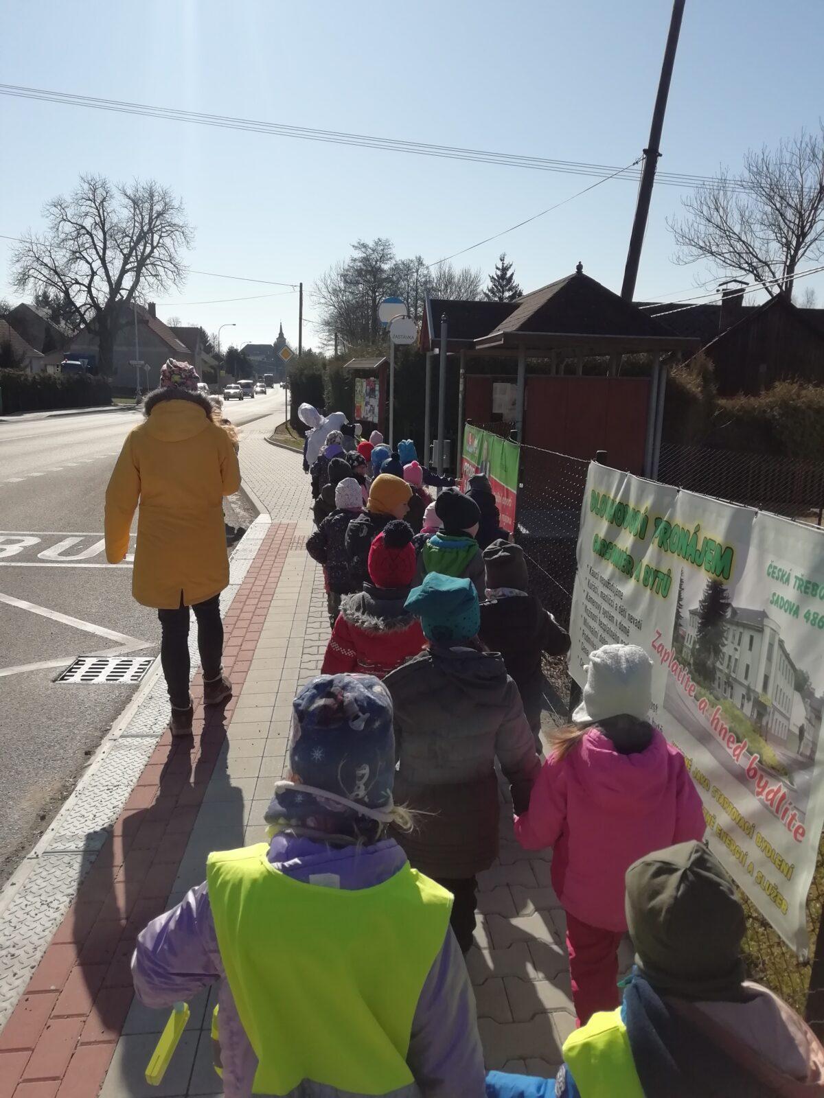 BROUČCI - ,,O ZAKLETÝCH STROMECH, PŘIŠLO JARO DO VSI´´ - 50