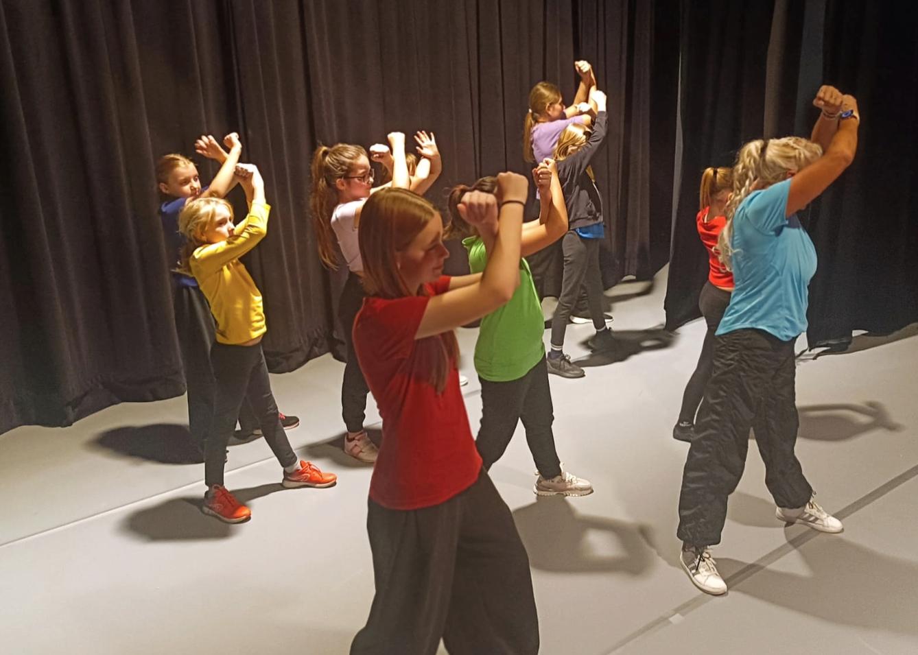 22. 11. Tanc-IK jako host celovečerního představení - 3