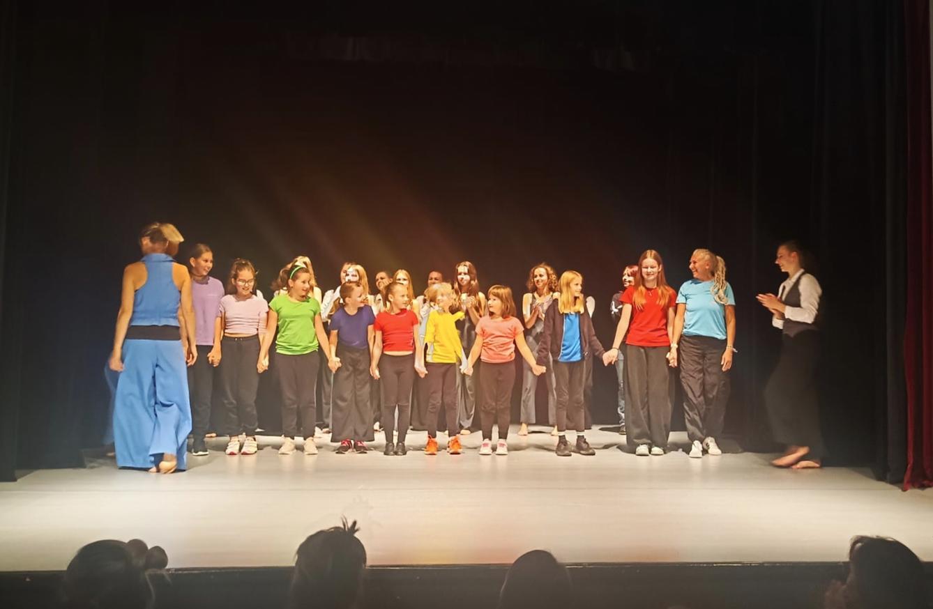 22. 11. Tanc-IK jako host celovečerního představení - 5