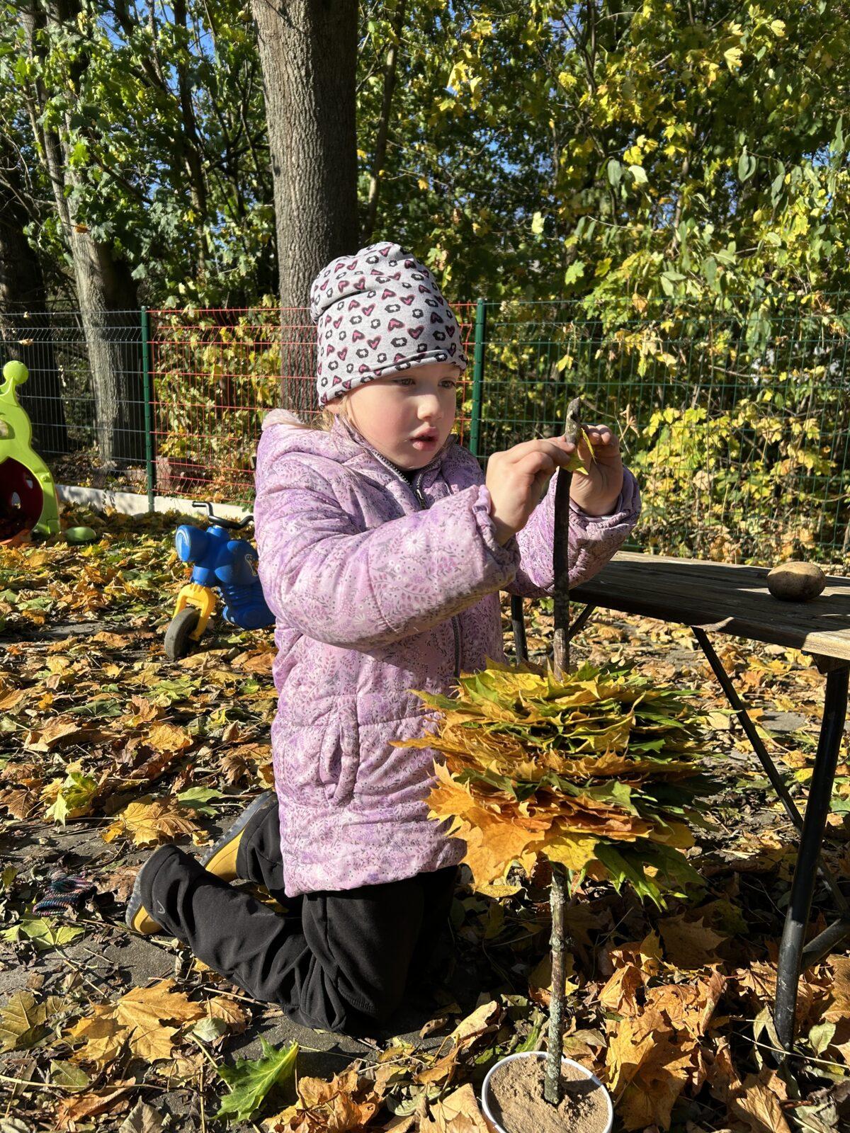 SOVIČKY: LISTÍ ŽLOUTNE POLETUJE - 4