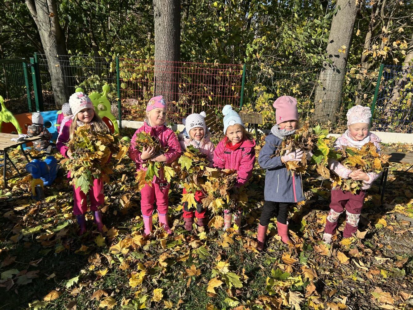 SOVIČKY: LISTÍ ŽLOUTNE POLETUJE - 12