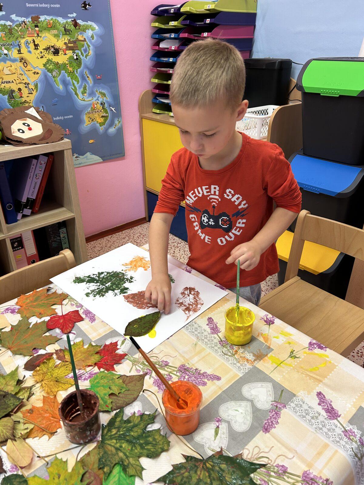 SOVIČKY: LISTÍ ŽLOUTNE POLETUJE - 24