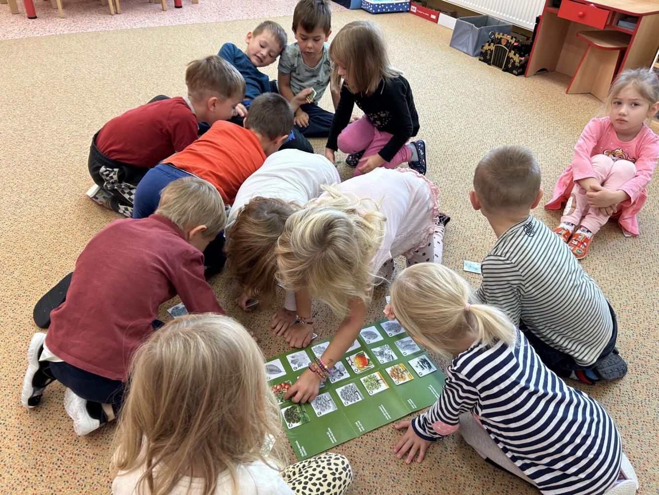 SOVIČKY: LISTÍ ŽLOUTNE, POLETUJE - 16