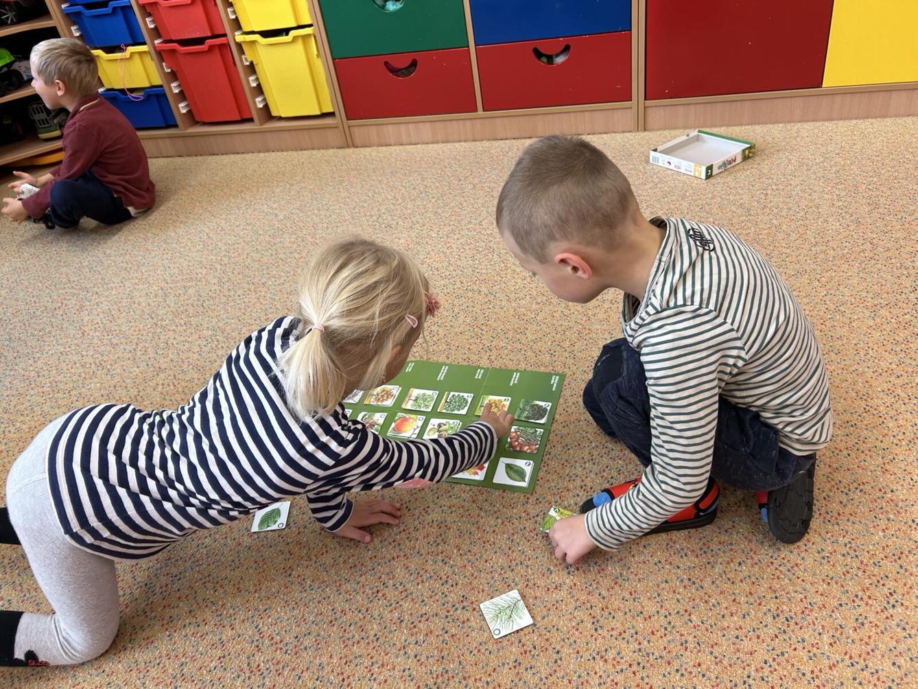 SOVIČKY: LISTÍ ŽLOUTNE, POLETUJE - 19