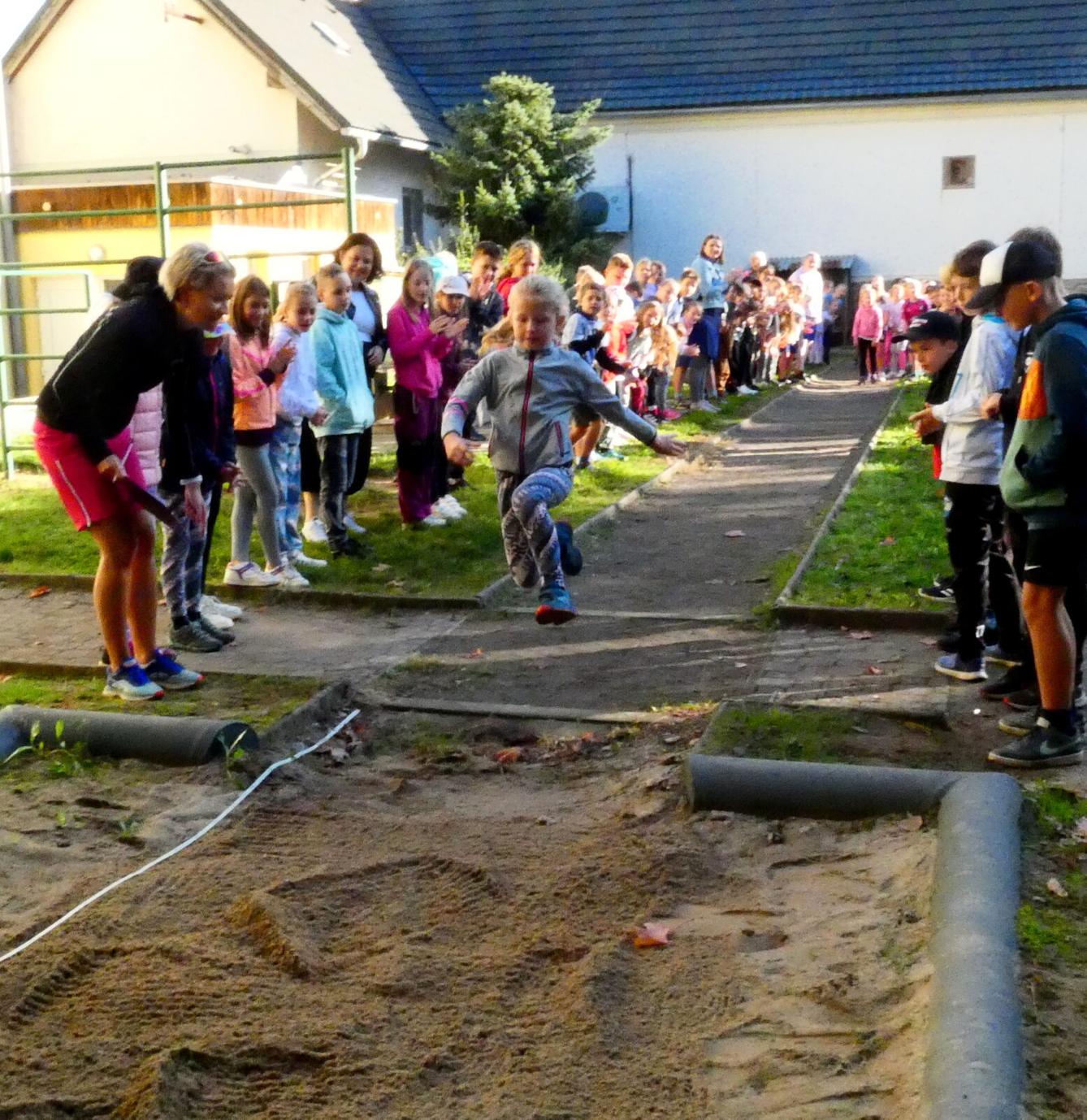 Žabák - soutěž ve skoku dalekém - 2