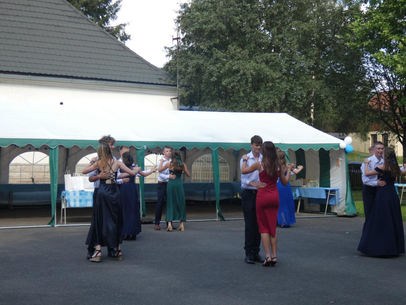 Loučení s deváťáky - zahradní slavnost - 3