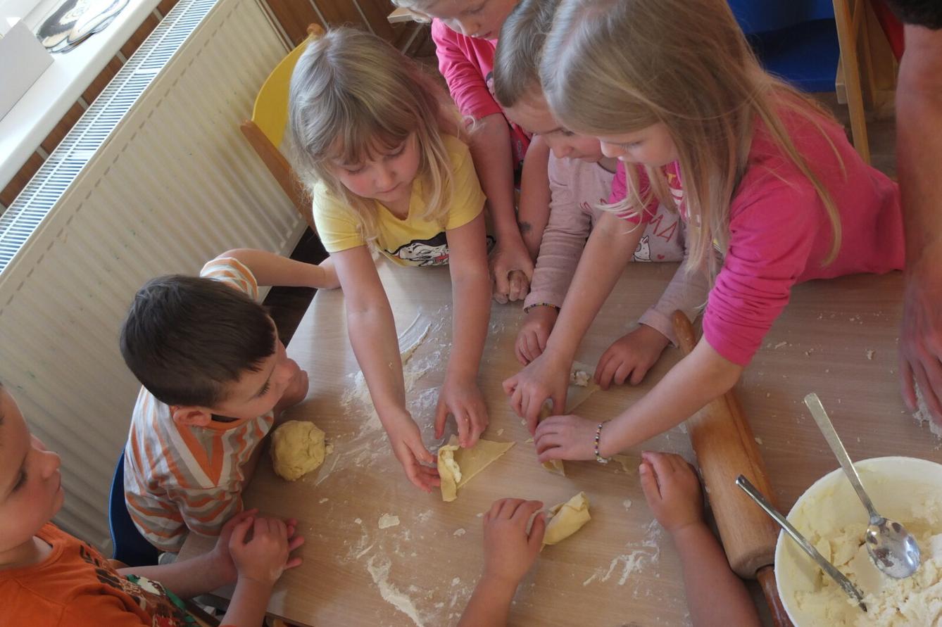 Pečení svatomartinských rohlíčků - 17