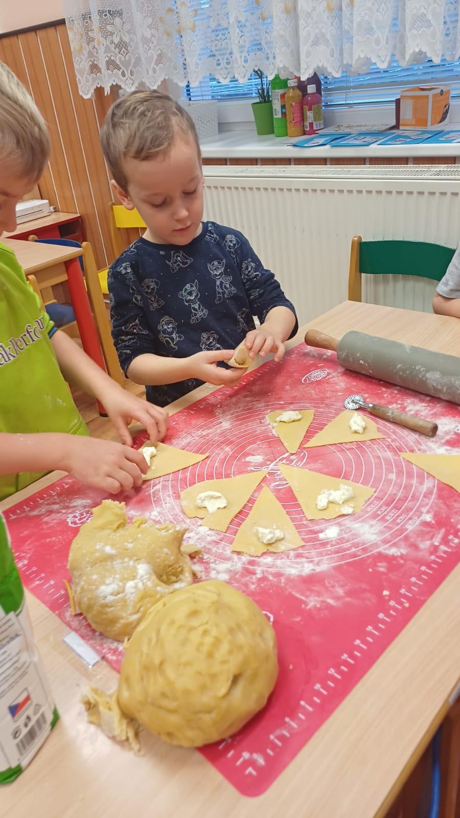 pečení svatomartinských rohlíčků - 13