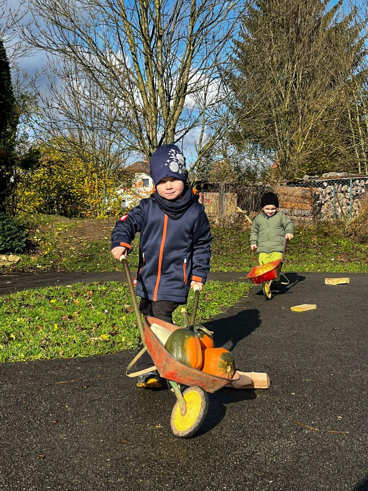 podzimní hry na zahradě - 33