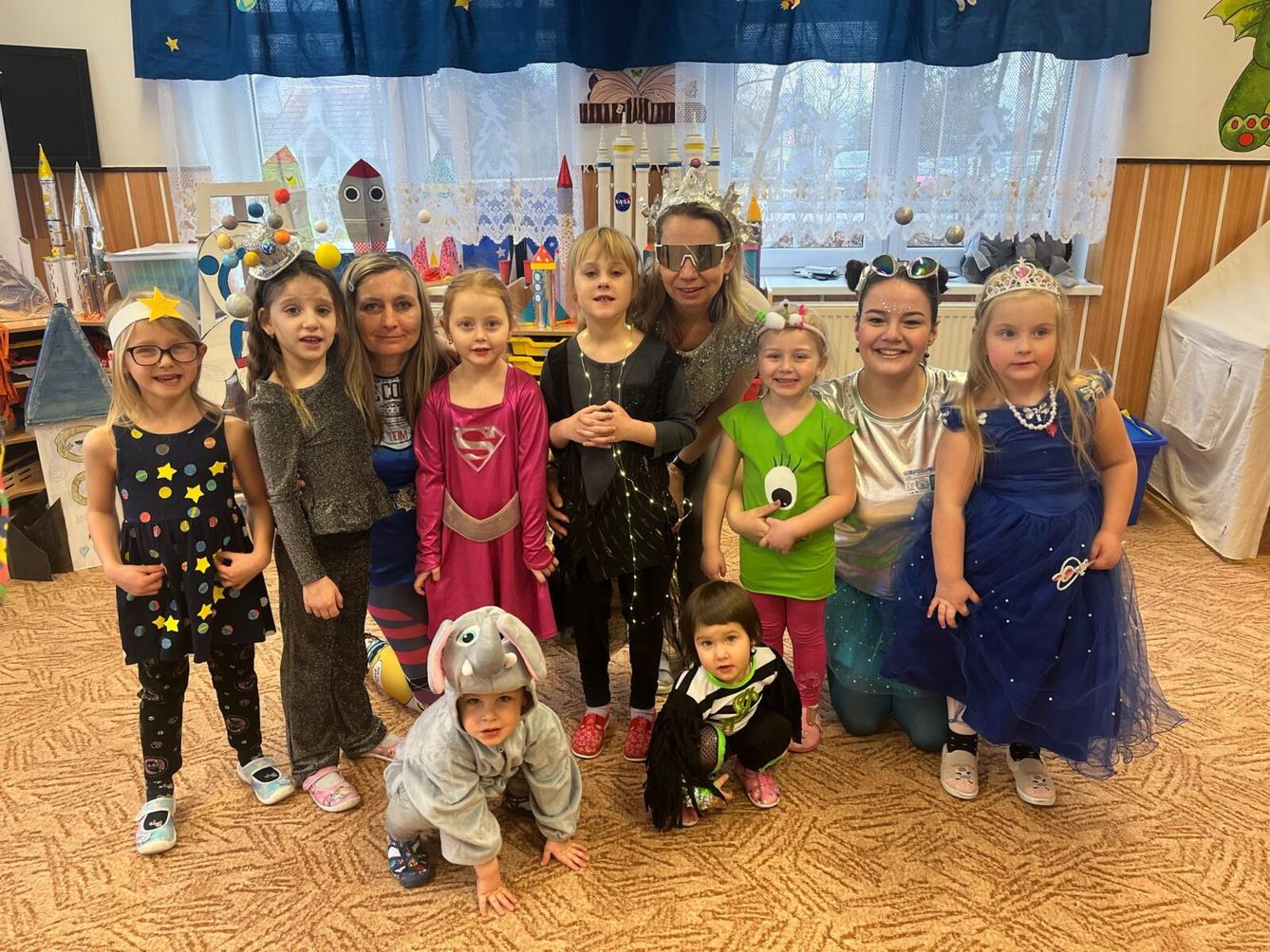 karneval na téma vesmír + přehlídka raket - 62