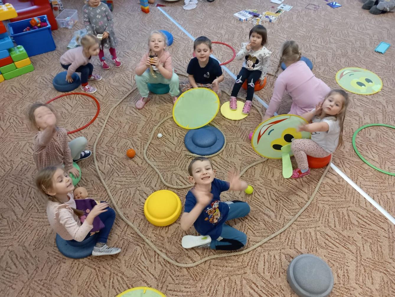 vesmír všude kolem nás - dráčci - 5