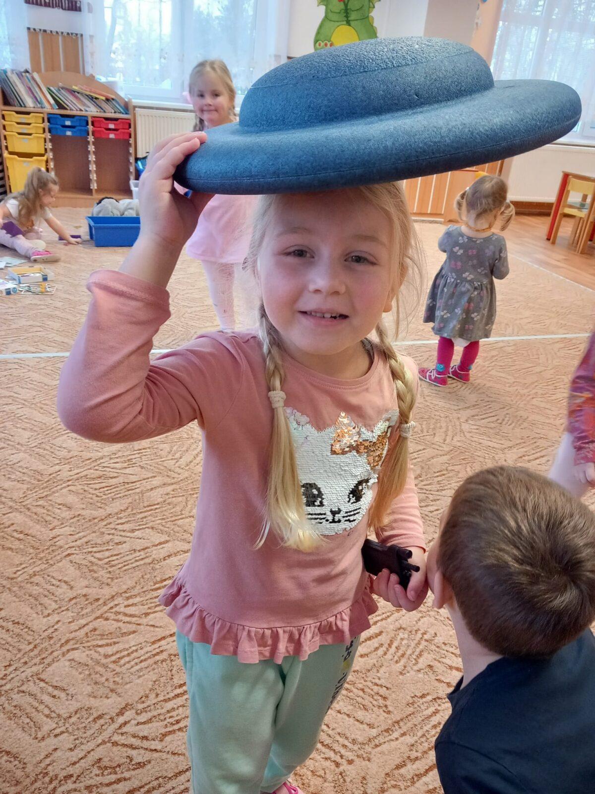 vesmír všude kolem nás - dráčci - 7