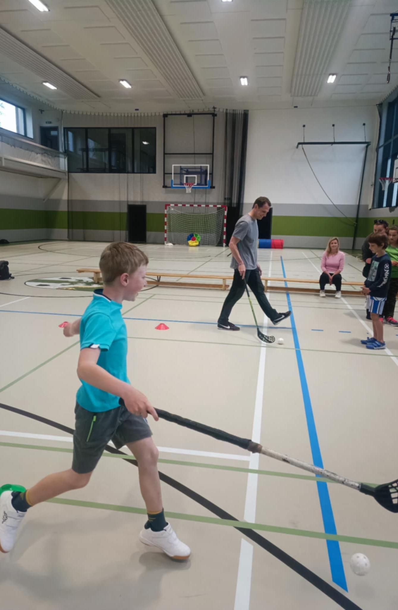 Družinka a děti s rodiči**"sportovní odpoledne" - 1