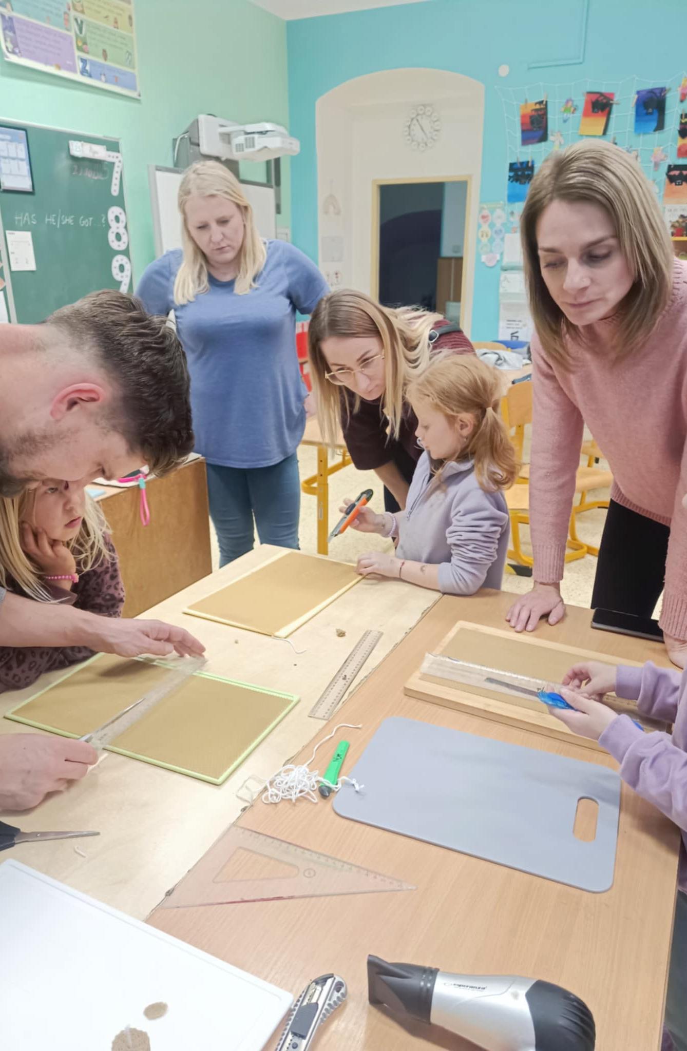 VÝROBA SVÍČEK - DRUŽINKY 1.a 2. oddělení - 3