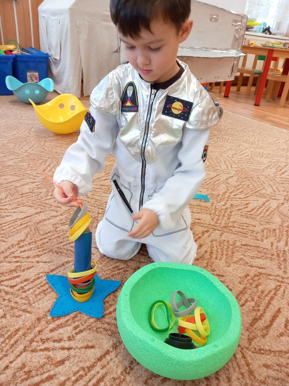 karneval na téma vesmír + přehlídka raket - 4