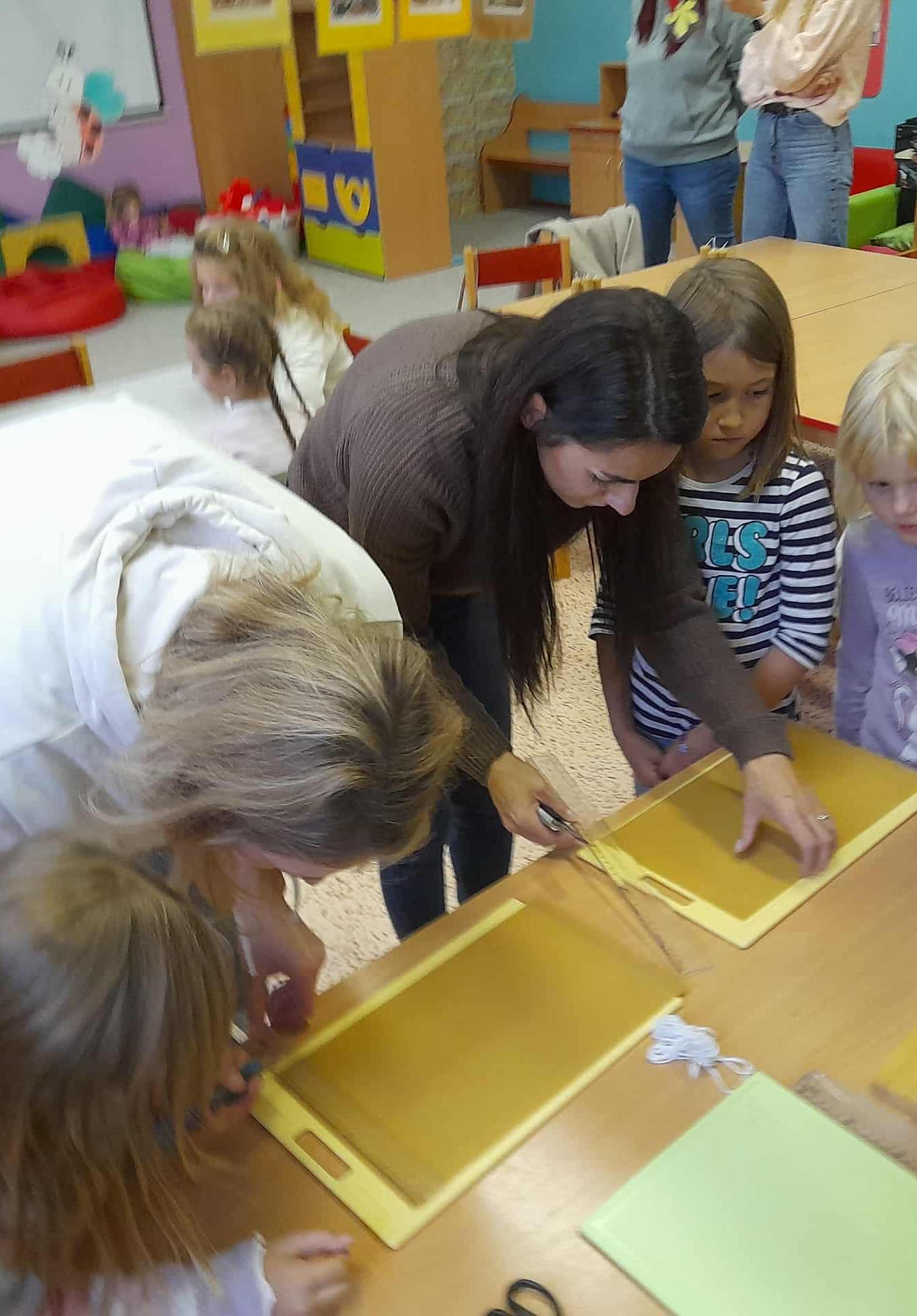 VÝROBA SVÍČEK - DRUŽINKY 1.a 2. oddělení - 5