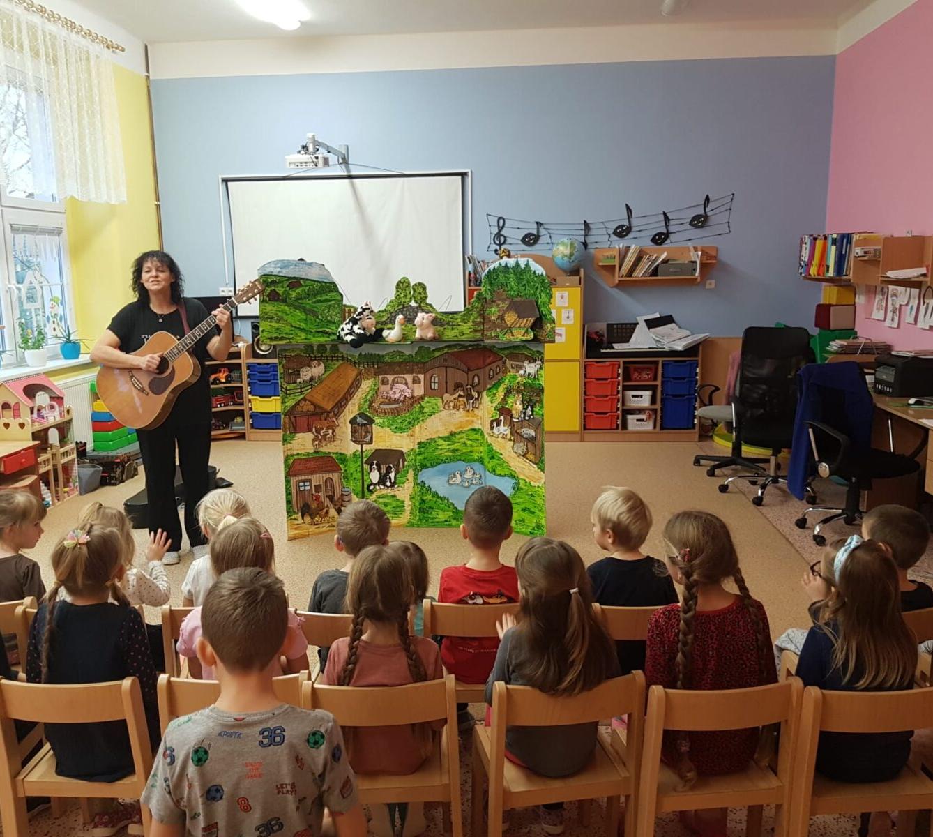 DIVADÉLKO: ,,JAK ZVÍŘÁTKA NAŠLA NOVÝ DOMOV" - 1