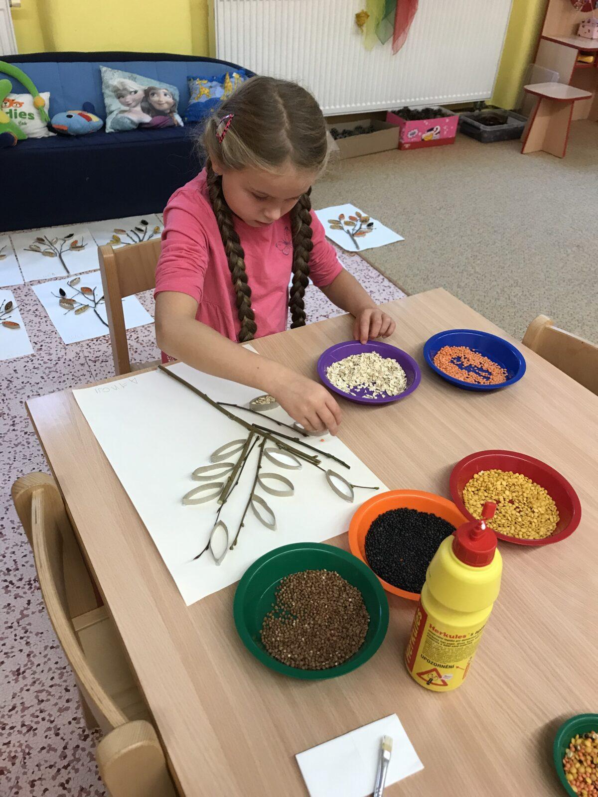 SOVIČKY: ,,LISTÍ ŽLOUTNE, POLETUJE" - 8