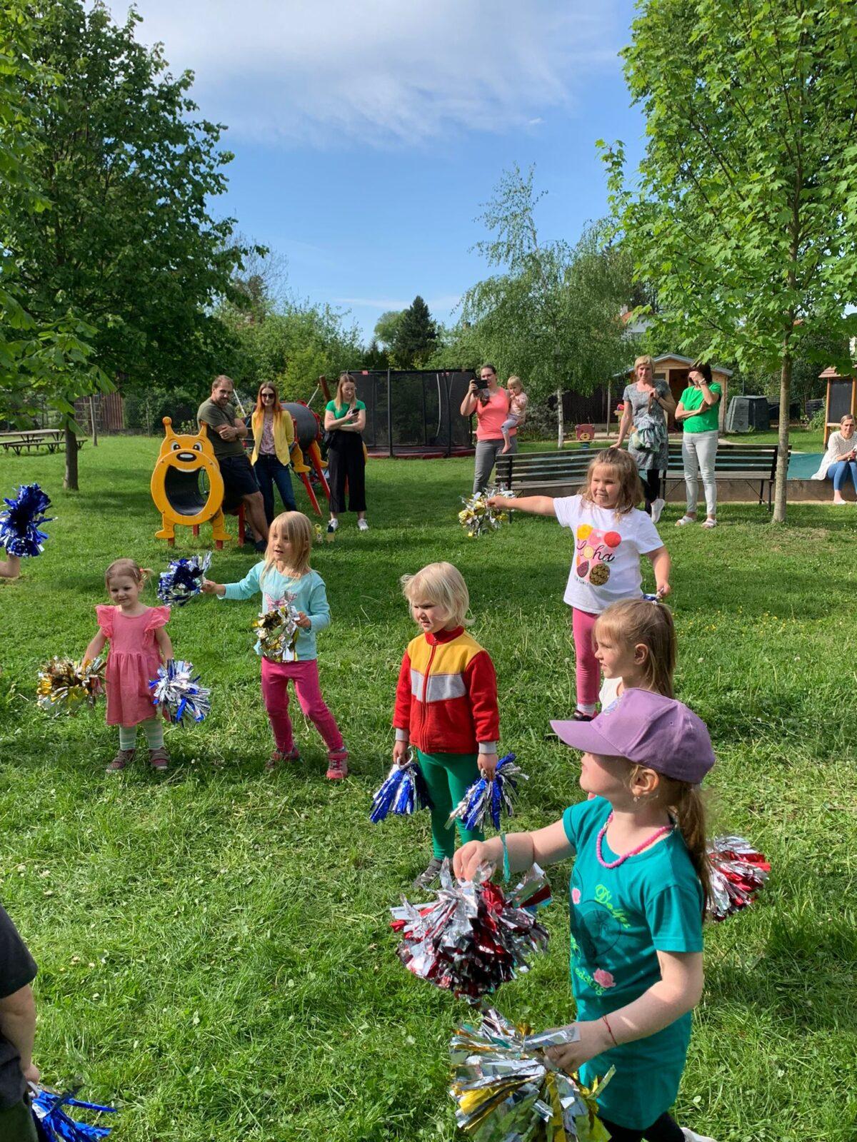 besídka pro rodiče + roztančená školka - 3