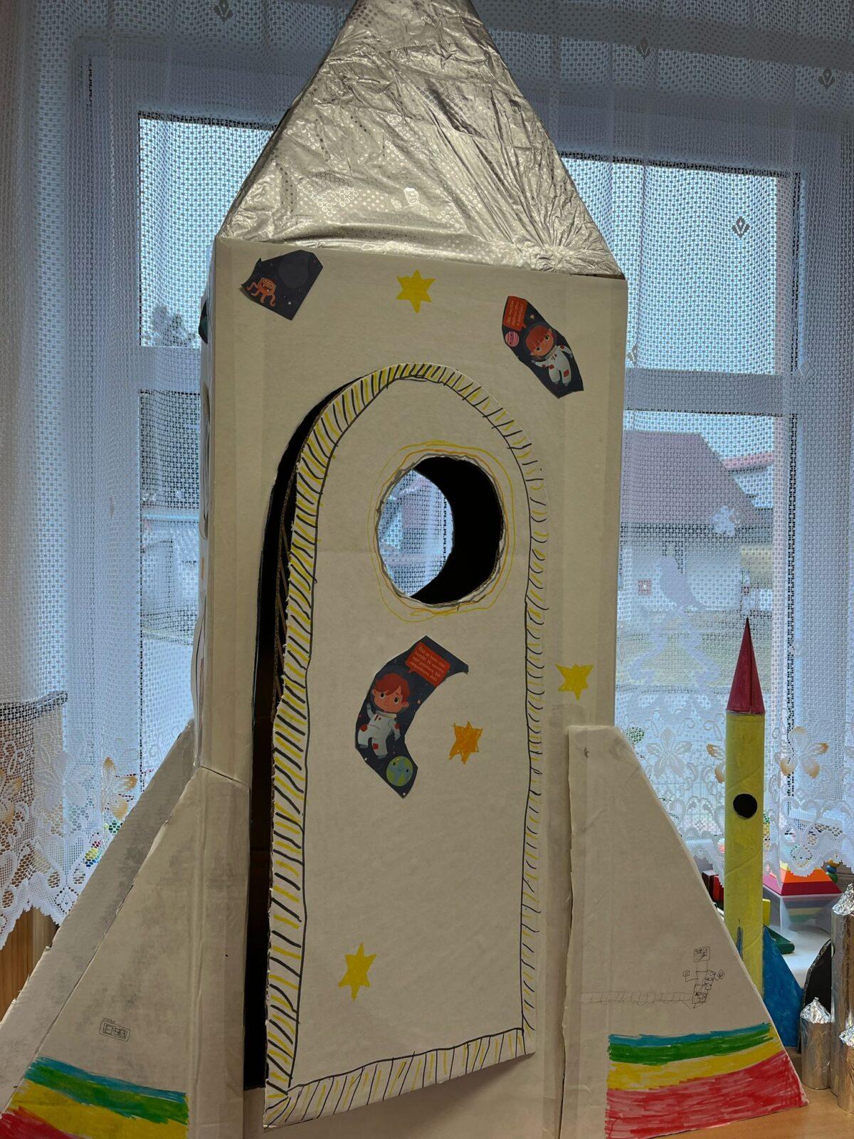 karneval na téma vesmír + přehlídka raket - 7