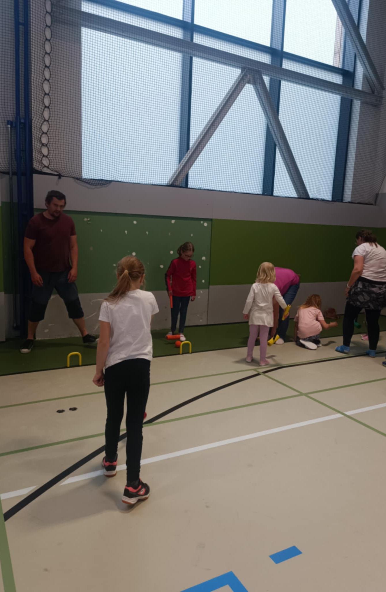 Družinka a děti s rodiči**"sportovní odpoledne" - 5